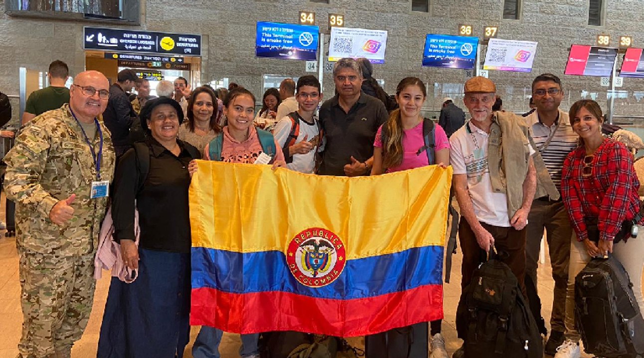 Diseñador colombiano en vuelo humanitario de la FAC: así fue su salida de Israel