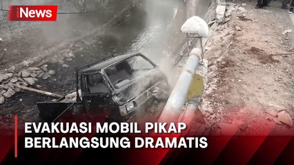 Mobil Pikap Terjun ke Kali, Evakuasi Berlangsung Dramatis