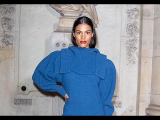 Fashion Week de Paris : Tina Kunakey sublime face à Maisie Williams