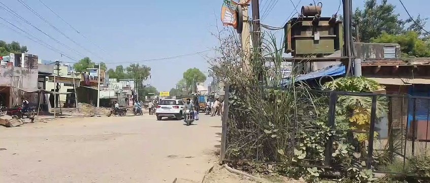 विद्युत निगम को जमा कराए 69 लाख, सडक़ से चार माह बाद नहीं हटे पोल-ट्रांसफार्मर
