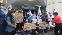 Médicos del Hospital Roosevelt se suman a las manifestaciones