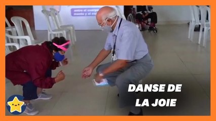 Jose Luis Macedo a célébré son injection du vaccin Pfizer en dansant.