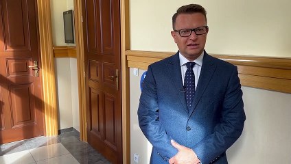 Gorlice - doprowadzenie do prokuratury po bijatyce na rynku