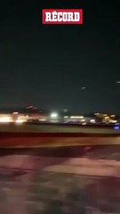 AVIÓN de FEDEX se SALE DE PISTA en aterrizaje de EMERGENCIA en TENNESSEE