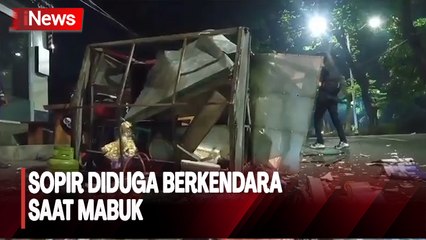 Pengemudi Wanita Diduga Mabuk, Mobil Tabrak Gerobak Pedagang dan 2 Motor di Kebayoran LamaEROBAK