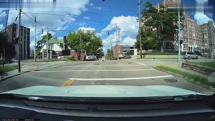 Idiots in cars #171 Latest car crashes caught on camera