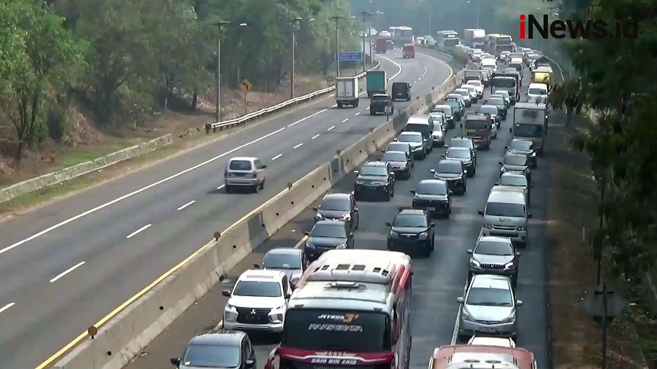 Arus Lalu Lintas Akhir Pekan, Tol Cipularang Terpantau Macet 5 Km