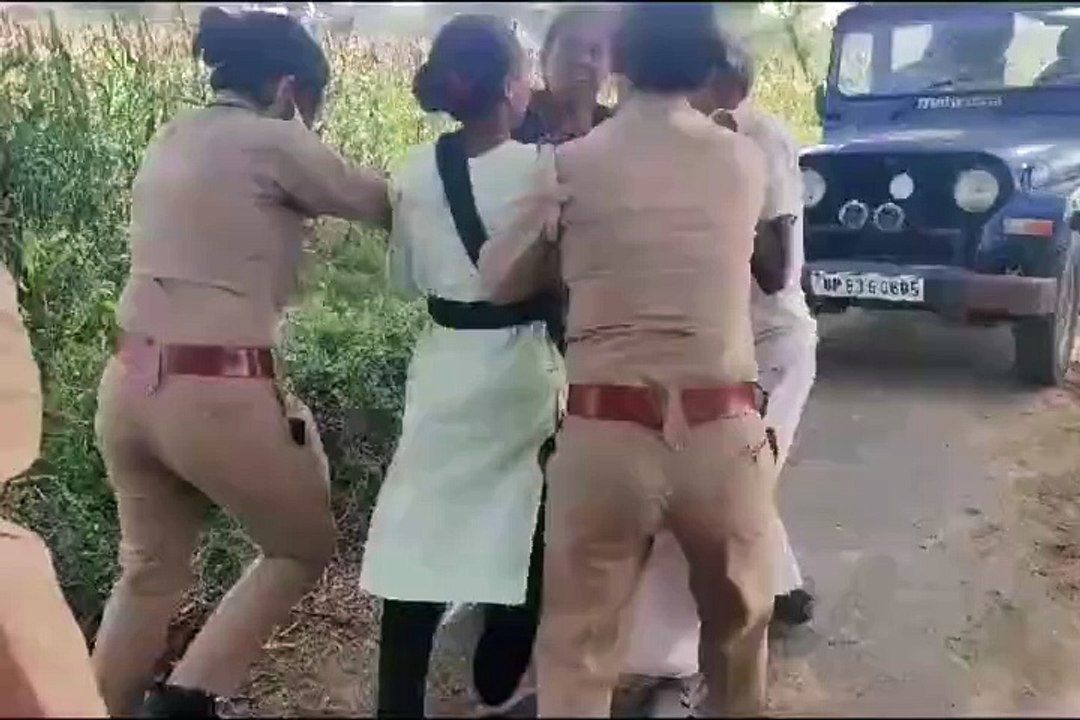 Viral Video: फिरोजाबाद में ट्रैक्टर चढ़ाकर रिटायर्ड इंस्पेक्टर की हत्या का वीडियो वायरल