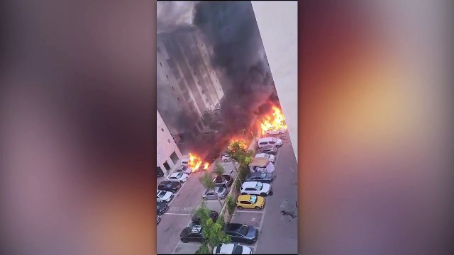 Bir roket İsrail'in güneyindeki bir binaya isabet etti