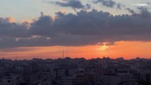 صافرات الإنذار تدوي في إسرائيل بعد إطلاق عشرات الصواريخ من قطاع غزة