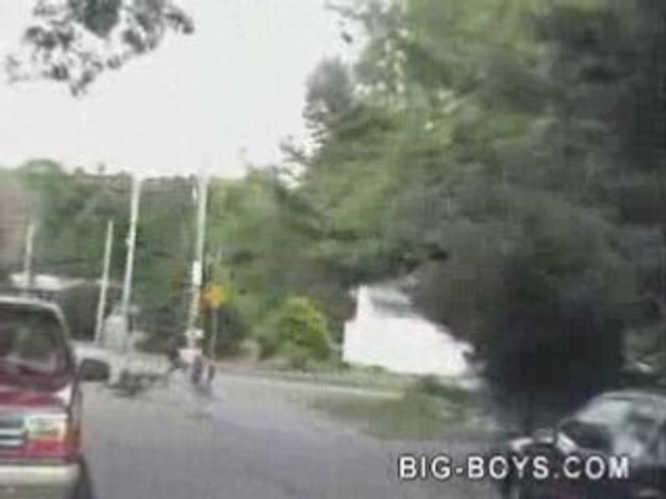 Régis fait du stunt.wmv