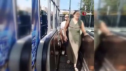 Taksim'deki alt geçidin çalışmayan yürüyen merdivenleri vatandaşları çileden çıkardı