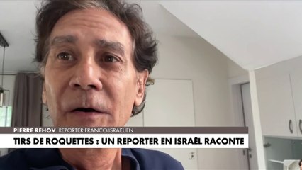 Le reporter, Pierre Rehov, montre le bunker à l'intérieur de son appartement en Israël en direct