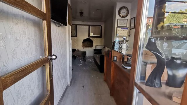 Kuyumcuya duvarı delerek girdiler, 3 kilo altını çalıp kayıplara karıştılar