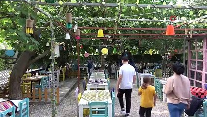 Bu kafeye gelenler 90’lara geri gidiyor