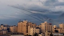 L'attacco di Hamas a Israele, migliaia di razzi in cielo