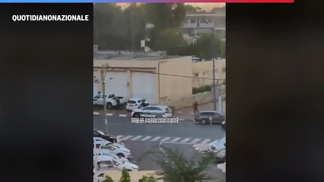 Israele, Hamas spara ai civili in strada