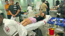 إسرائيليون يتبرعون بالدم في مستشفى في تل أبيب وسط المعارك
