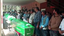 6 SYRIENS MORTS DANS L'ACCIDENT DE GAZİANTEPISODEISODE ONT ÉTÉ ENTERRERS CÔTE À CÔTE