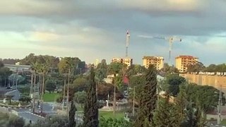 La branche armée du Hamas annonce avoir déclenché l'opération «déluge d'Al-Aqsa» contre Israël.  La bande de Gaza annonce avoir tiré plus de 5000 roquettes en direction d’Israël.