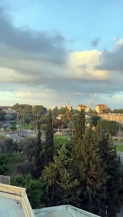 La branche armée du Hamas annonce avoir déclenché l'opération «déluge d'Al-Aqsa» contre Israël.  La bande de Gaza annonce avoir tiré plus de 5000 roquettes en direction d’Israël.