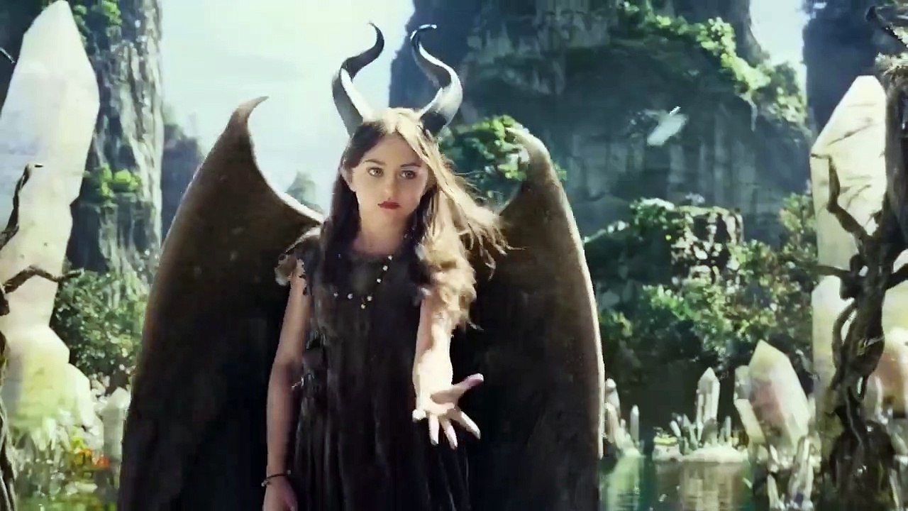 راجل بيستغل حبو لجنيه وبيستغلها وبيقطع جناحتها عشان يصبح الملك _ ملخص جزئين Maleficent