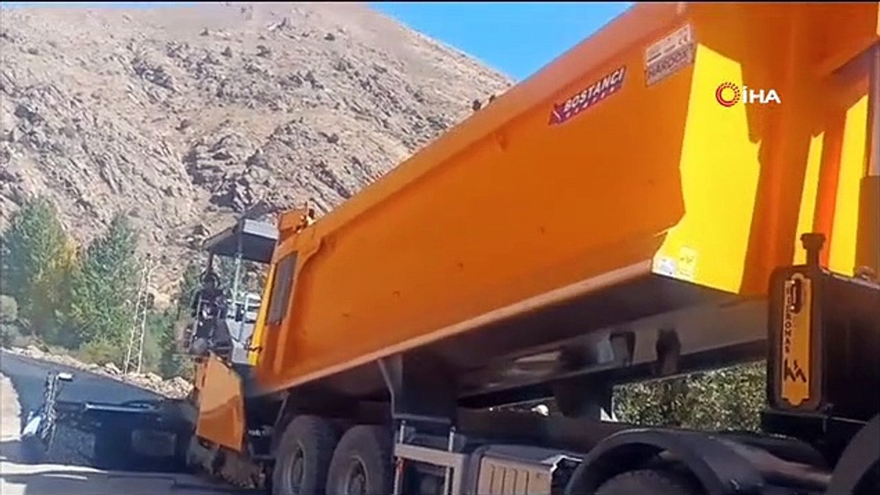 İran sınırında köylerin yolları asfaltlanıyor