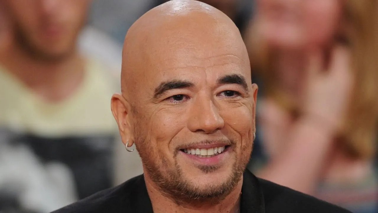 Pascal Obispo taquiné sur son âge en direct : “Je vais te balancer le verre à la figure !”