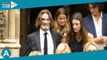 Frédéric Beigbeder en deuil  Soutenu par Chloë, sa superbe fille aux cheveux longs, ses jolies nièc