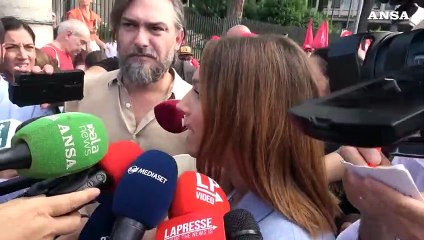 M5s in piazza con la Cgil: "No a modifiche Costituzione e si' a salario minimo"