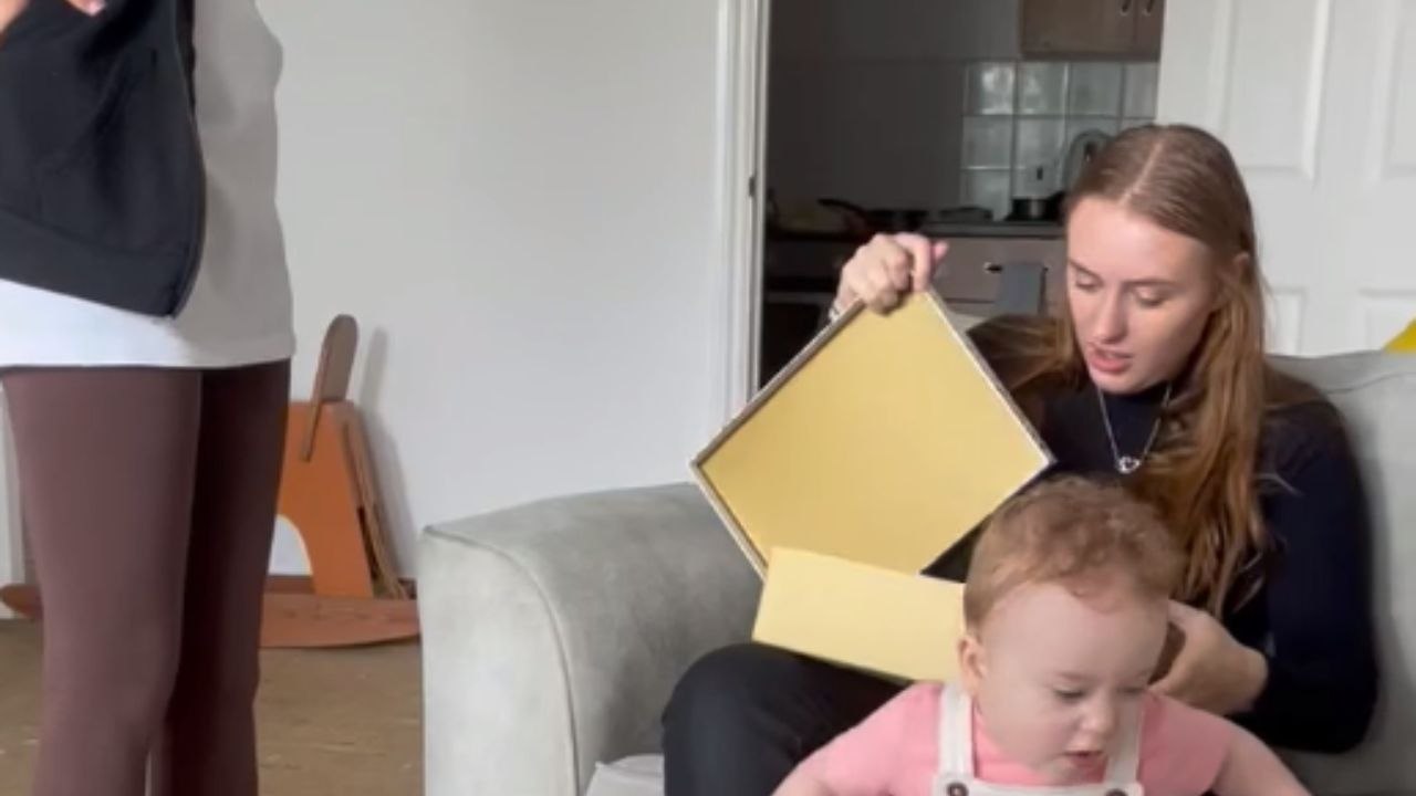 Surprise for a surprise: BFFs overcome with joy after revealing their pregnancies to each other