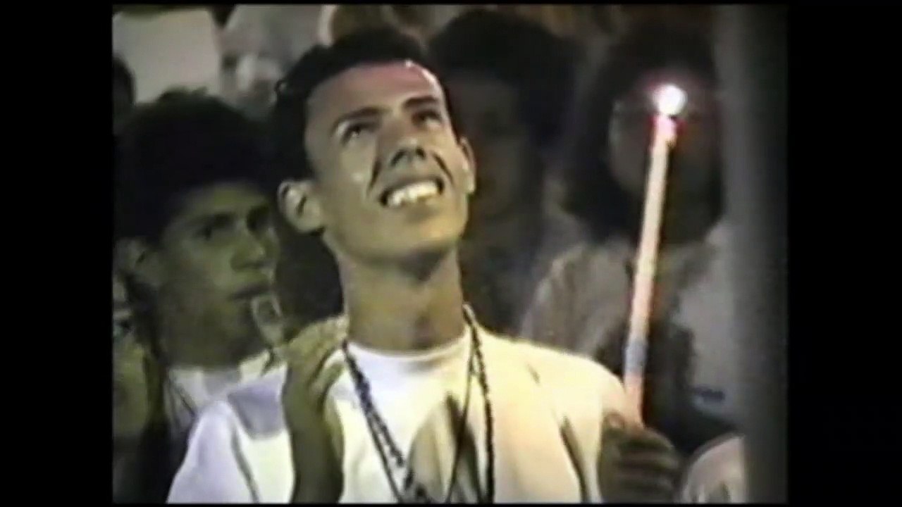 MILAGRE DA CHAMA DA VELA QUE NÃO QUEIMOU A MÃO DO VIDENTE MARCOS TADEU-JACAREÍ/SP