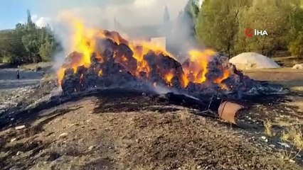 Yüksekova'da çıkan yangında 20 bin bağ ot kül oldu