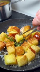 VELOUTÉ DE BUTTERNUT ET CROÛTONS AU BEURRE  #crouton #butternut #veloute #soupe #recette #recipe #recipes #cuisine #chef #yummy #gourmand #recettefacile #easyrecipe #recetterapide #beurre