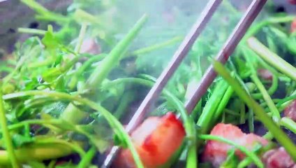 Eating BBQ Behind My Cats’ Back! | Kittisaurus