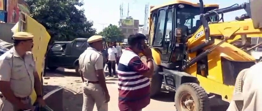 ठेले- गाड़े हटाए, सामान किया जब्त
