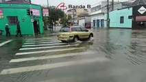 Forte chuva alaga ruas e provoca estragos em Curitiba