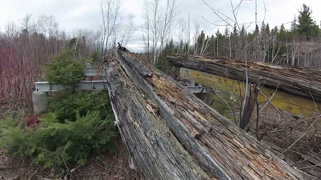 Auto Alma Dam-en-Terre Évacuateur no. 3 Eau Basse 23 Avril 2023