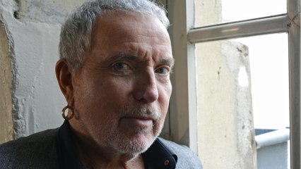GALA VIDEO - Bernard Lavilliers : pourquoi le chanteur porte-t-il une boucle d’oreille ?