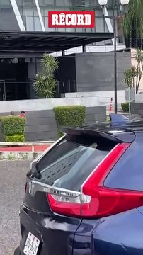 ¡ORGULLO CHIVA! Pauno fue visto HOY trotando en Guadalajara con el jersey de Chivas