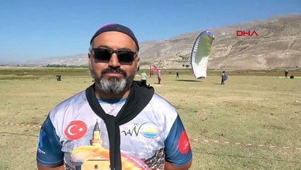 Yamaç Paraşütü Sporcuları Hedefi Tuturmak İçin Yarıştı