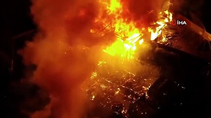 Kastamonu'da çıkan yangında 2 ev ve 3 kuruluk küle döndü