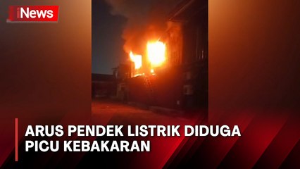 Kebakaran Hebat Melanda Peti Kemas yang Dijadikan Mess dan Kantor di Sukapura Cilincing