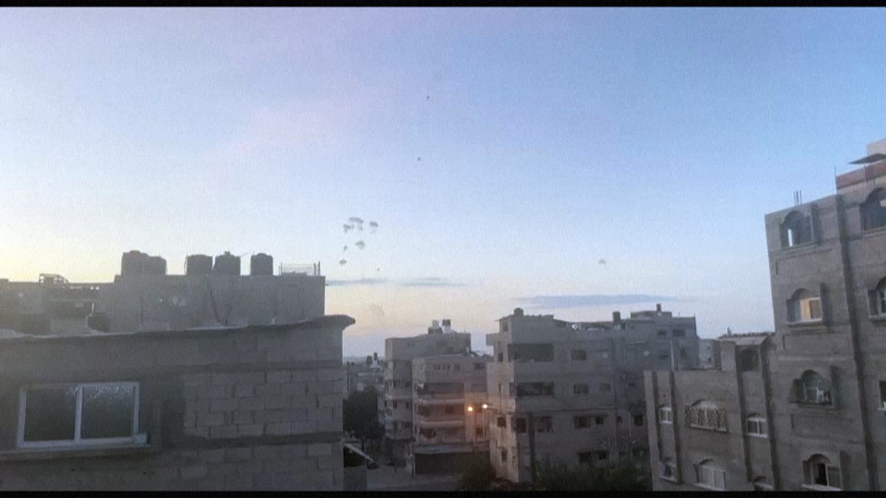 Decenas de cohetes lanzados desde la Franja de Gaza a Israel