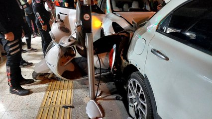 6 araç çarpıştı 2’si polis 4 kişi yaralandı