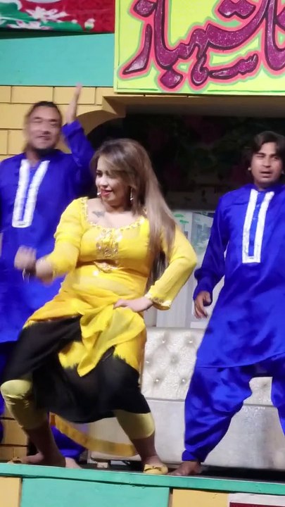 Sheeza butt mujra dance chik it
