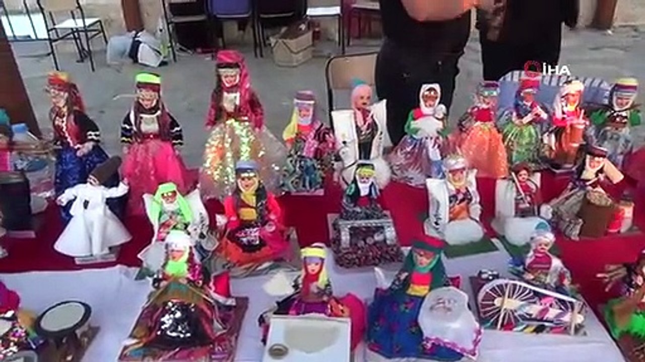 Des jouets faits à la main oubliés décorent à nouveau les comptoirs des magasins de jouets