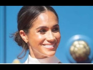 Meghan con un tocco sottile mentre dice al pubblico di ignorare le "voci forti da piccoli luoghi"