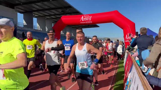 10. ANWIL Półmaraton Włocławek 2023 - start ze Stadionu