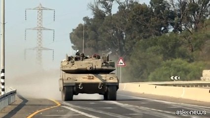 I carriarmati israeliani si dirigono alla frontiera con Gaza